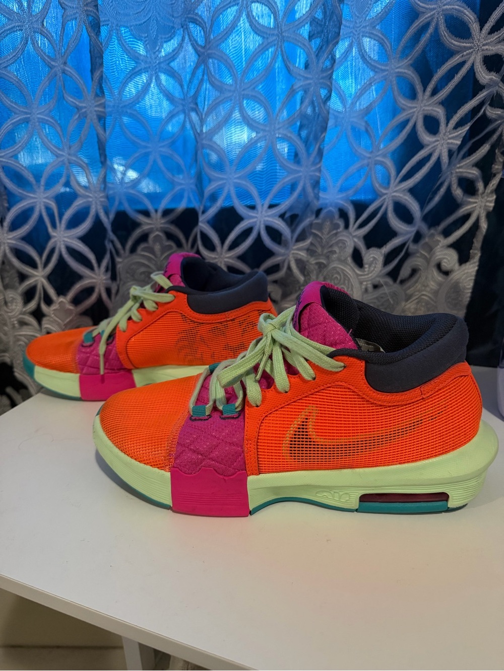 Nike LeBron Witness 8